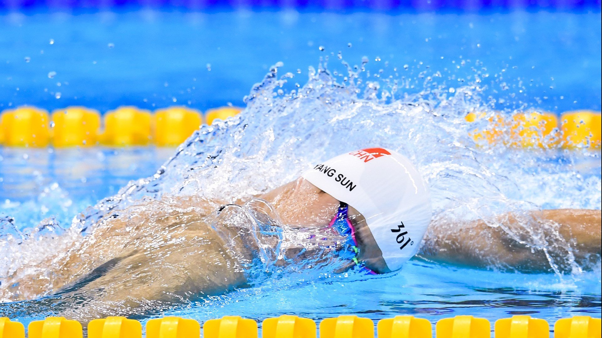 爱体育娱乐入口-体育+文创融合，推出一系列篮球主题文化产品和活动，篮球文化主题墙