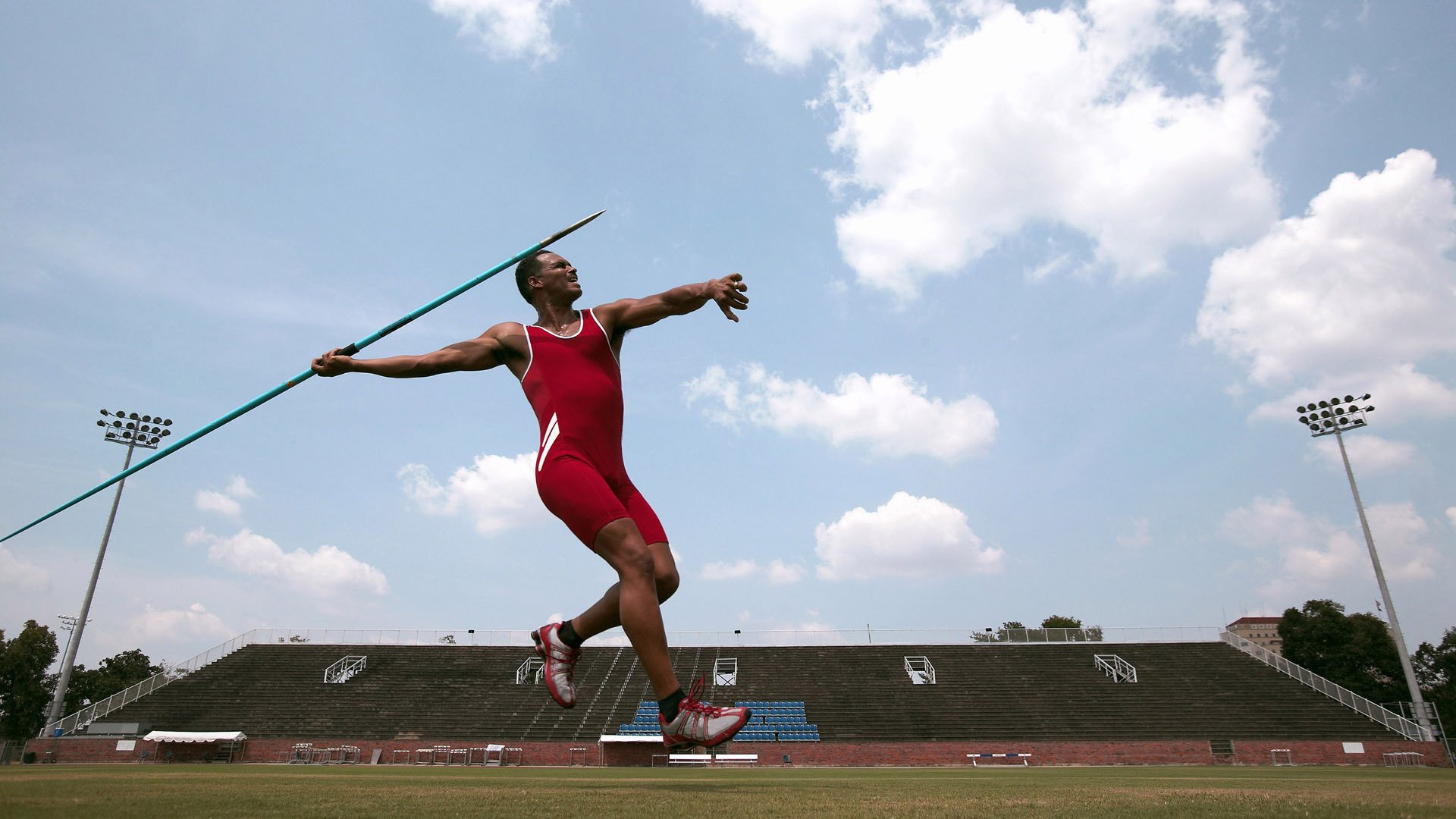 青少年跨栏赛，激发潜能的极速冲刺，青年跨栏高度